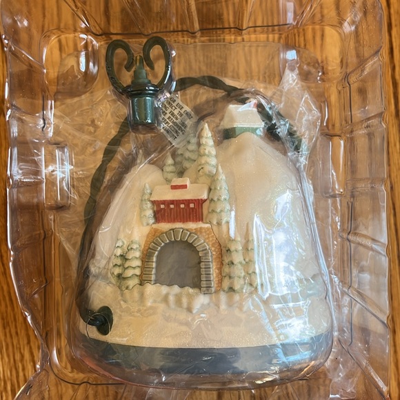 NIB 2008 Hallmark Keepsake Home for Christmas Ornament - Picture 5 of 5
